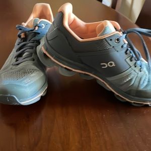 On cloud Cloud Ace running shoes